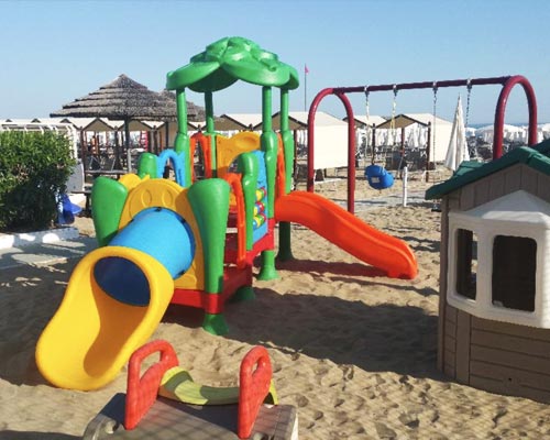 Area giochi in spiaggia